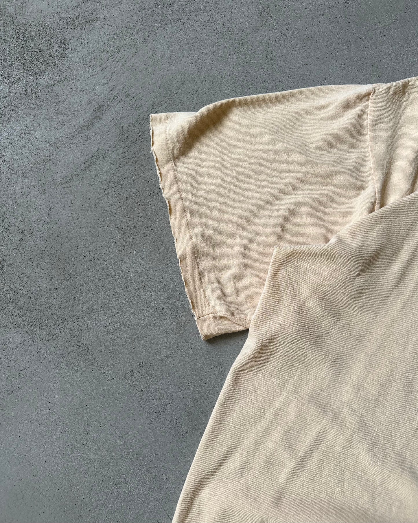 1990s - Distressed Beige Horse T-Shirt - XL