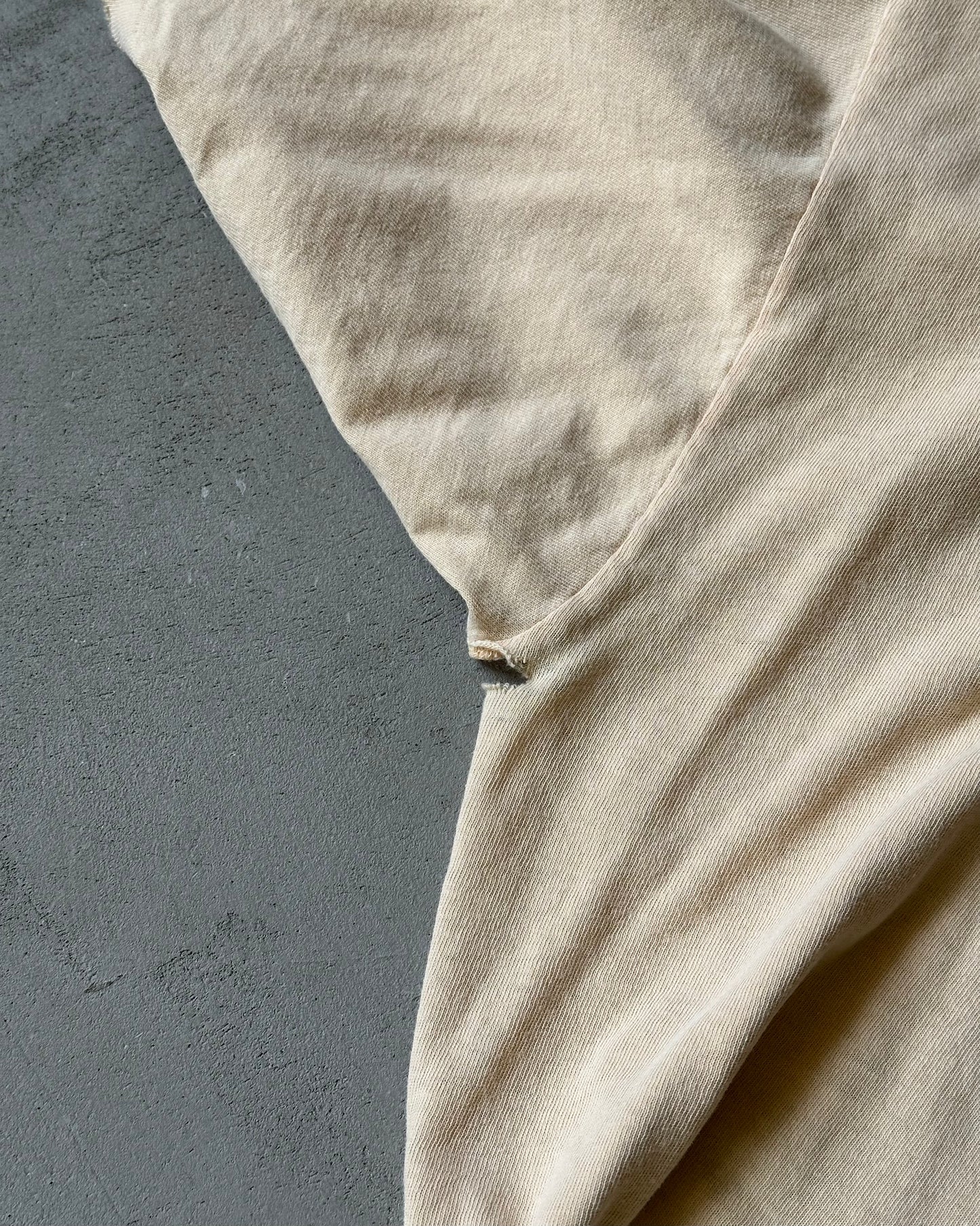1990s - Distressed Beige Horse T-Shirt - XL