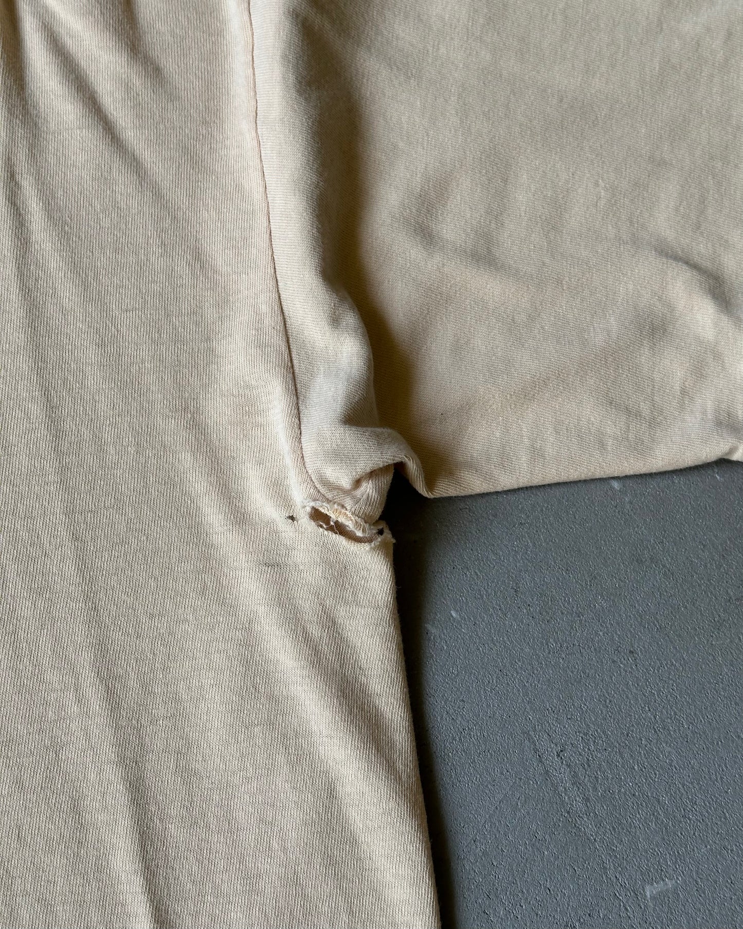1990s - Distressed Beige Horse T-Shirt - XL