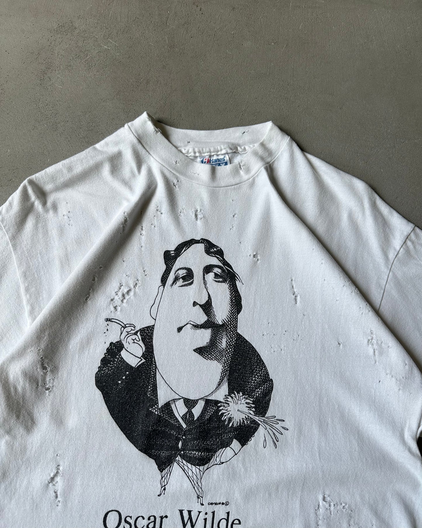 1990s - Distressed White Oscar Wilde T-Shirt - L
