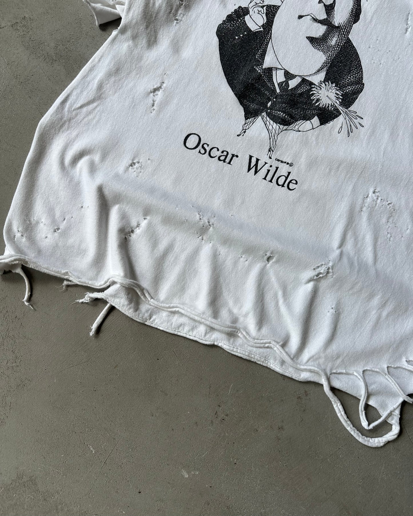 1990s - Distressed White Oscar Wilde T-Shirt - L
