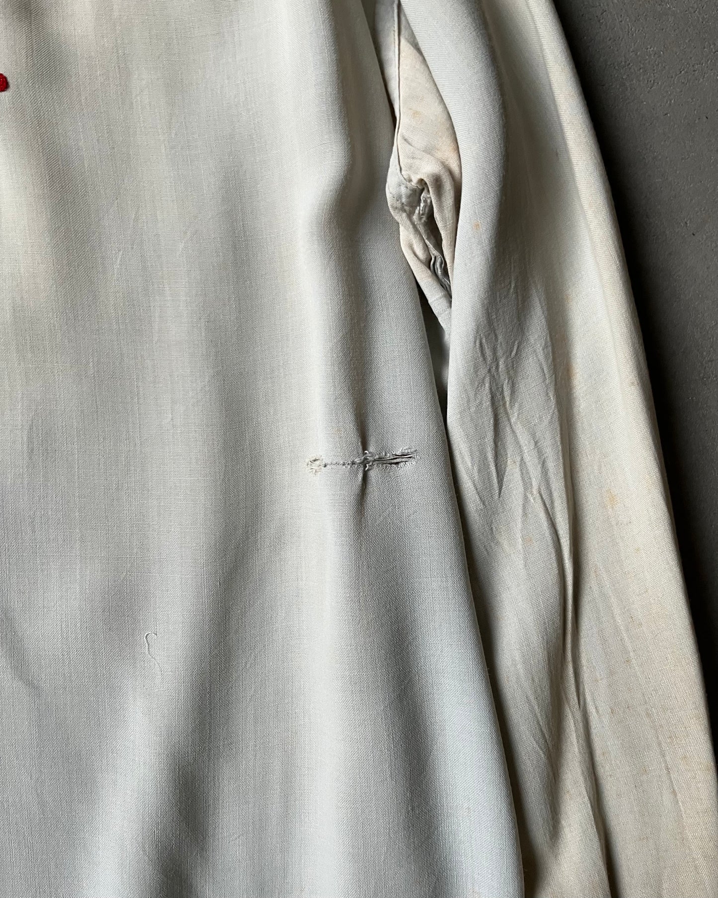 1950s - Distressed Cream Chainstitch Rayon Shirt - XL