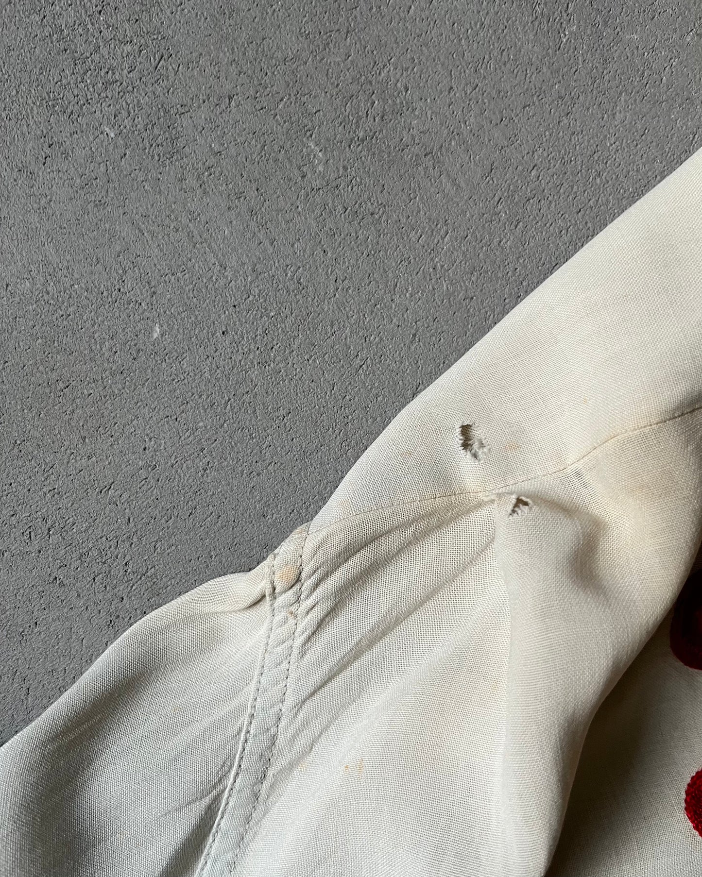 1950s - Distressed Cream Chainstitch Rayon Shirt - XL