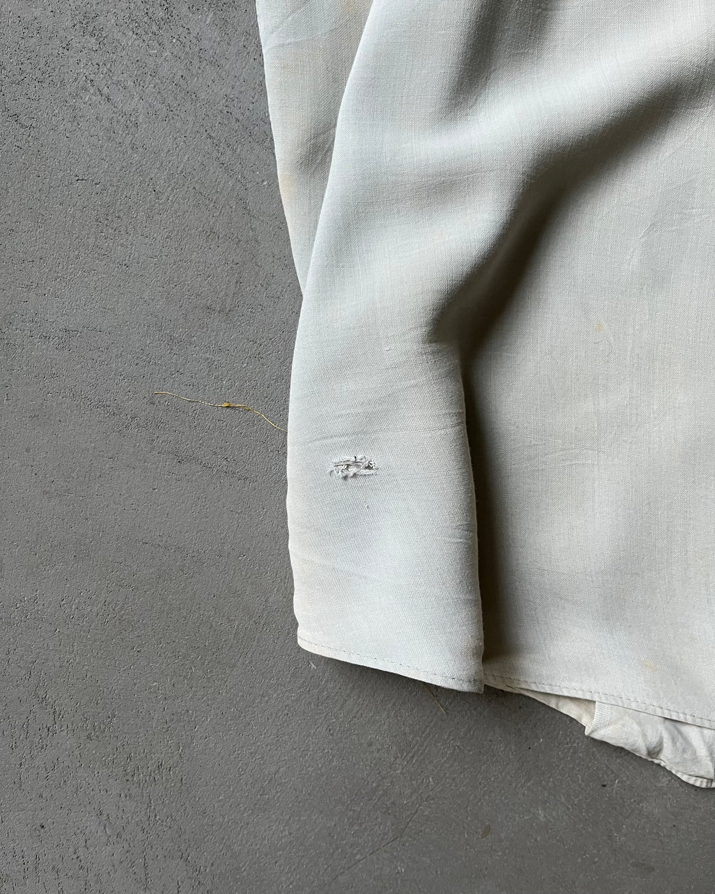 1950s - Distressed Cream Chainstitch Rayon Shirt - XL
