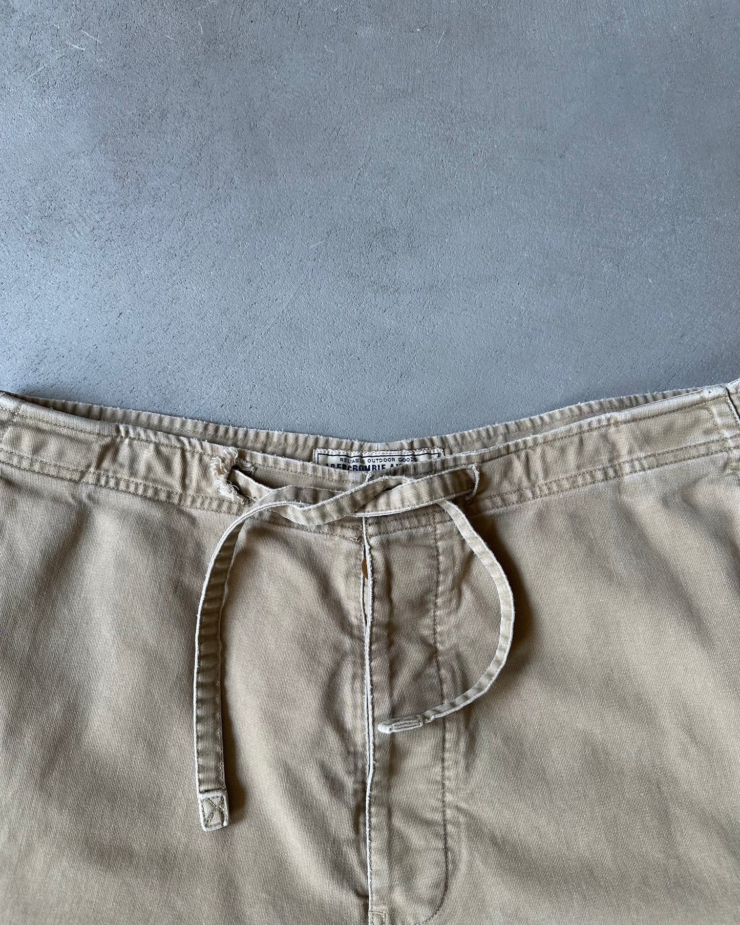 2000s - Beige Abercrombie Cargo Shorts - XL