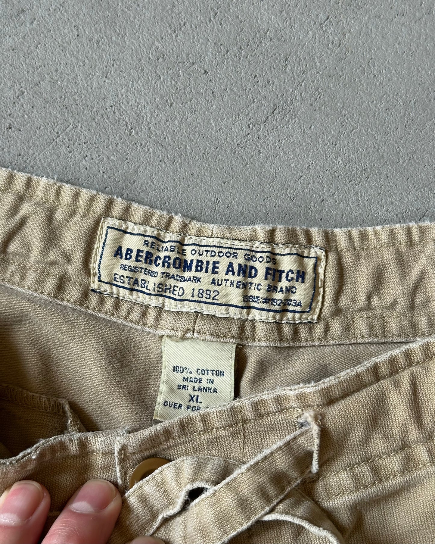2000s - Beige Abercrombie Cargo Shorts - XL
