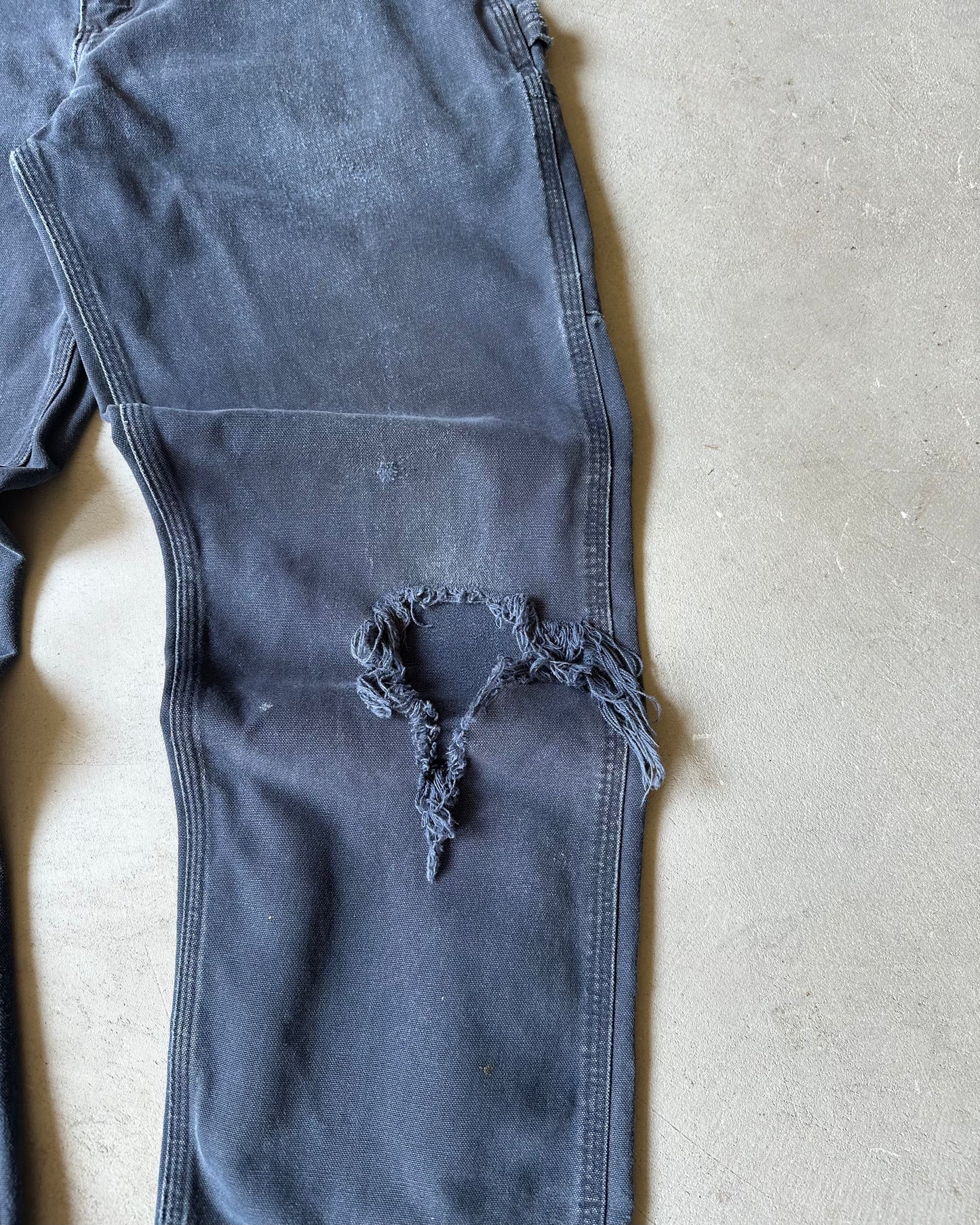 2000s - Distressed Nayy Carhartt Work Pants - 31x29