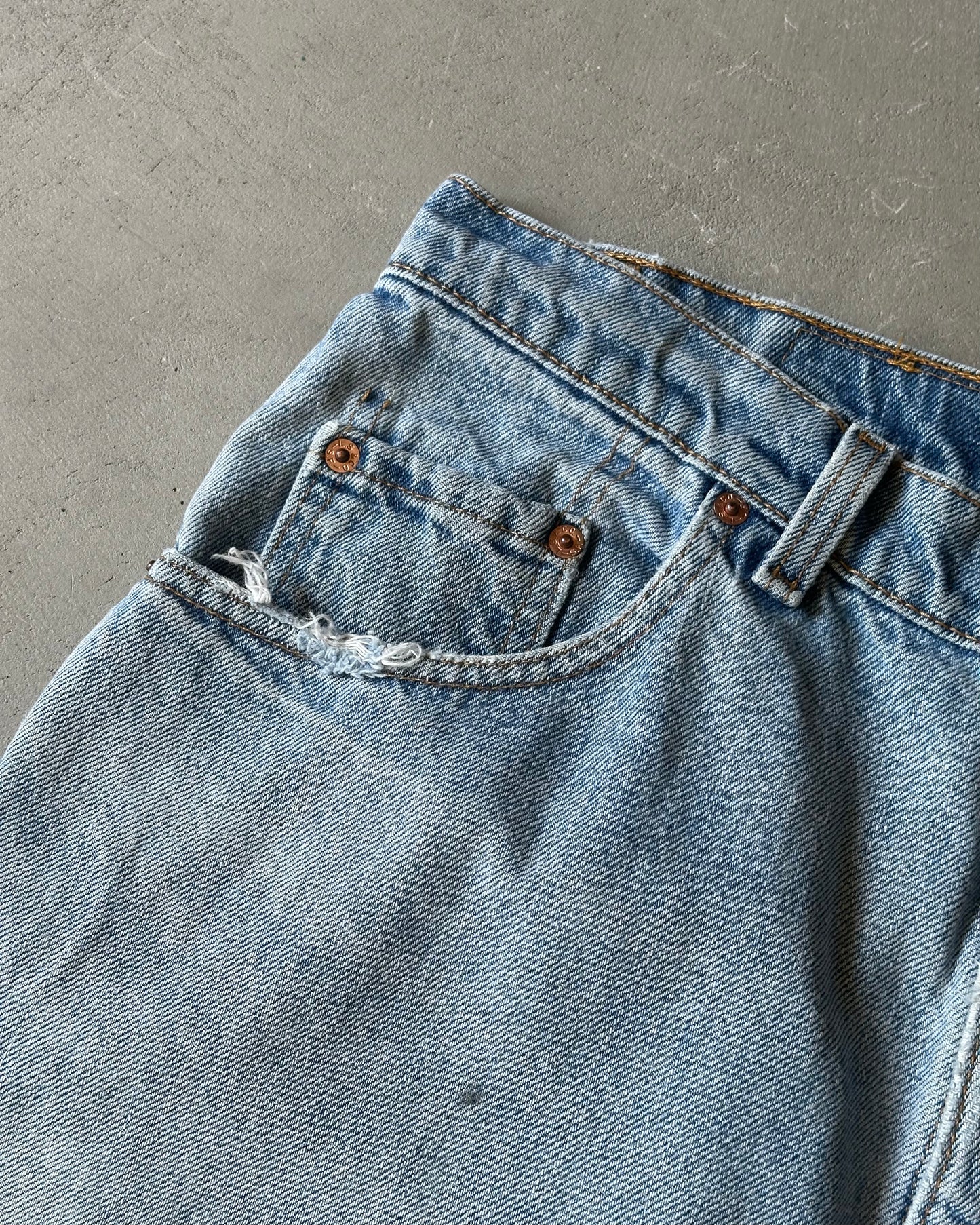 1990s - Distressed 560 Levi's Jeans - 34x30