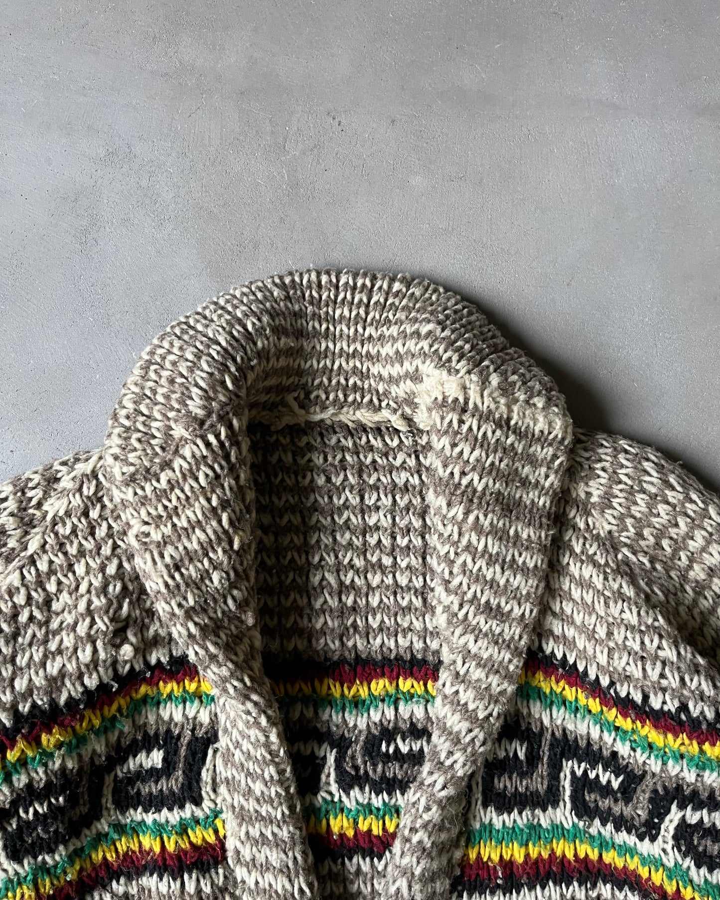 Années 70 - Pull épais châle beige/multicolore vieilli - T. S