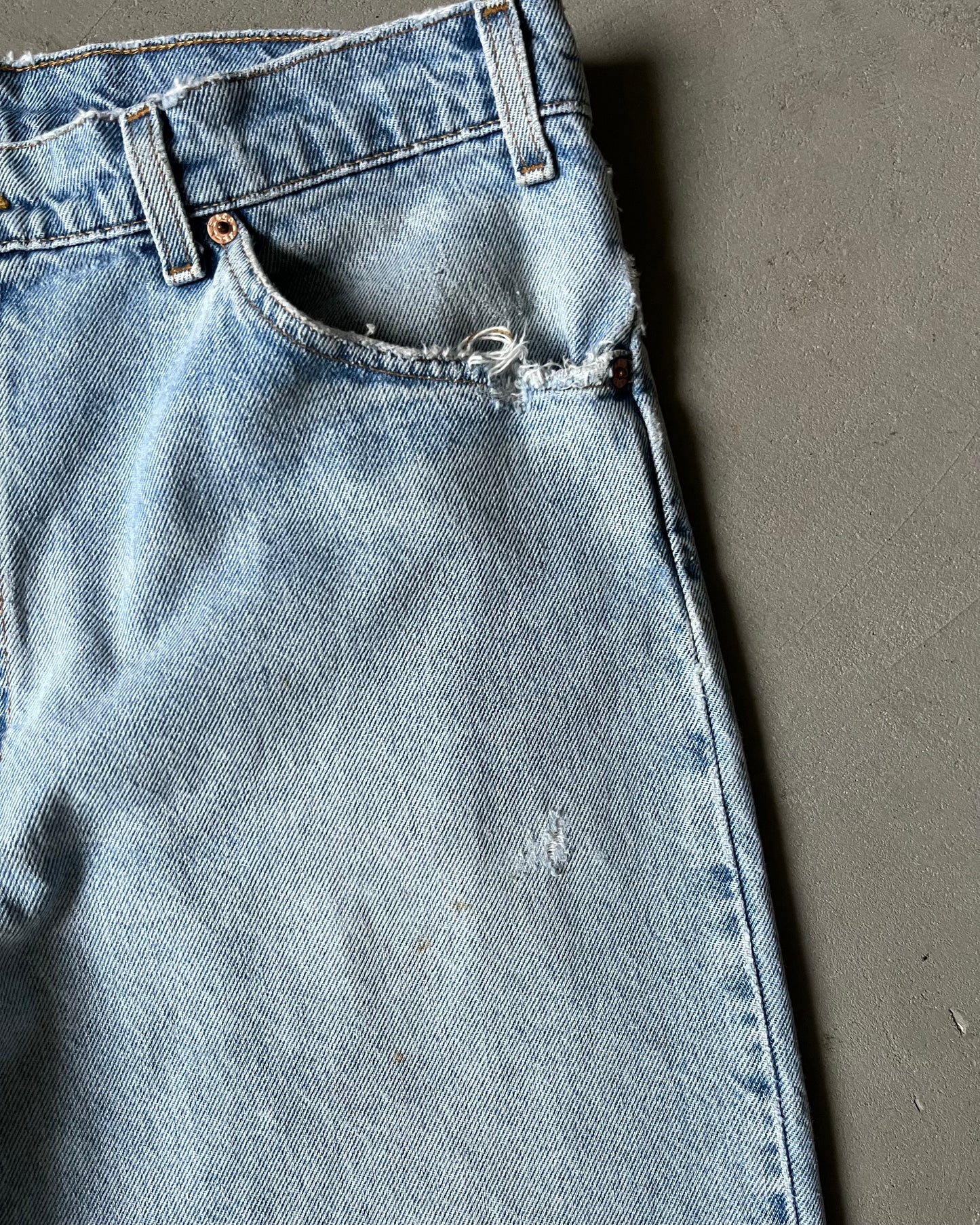 1990s - Distressed 550 Orange Tab Levi's Jeans - 34x31