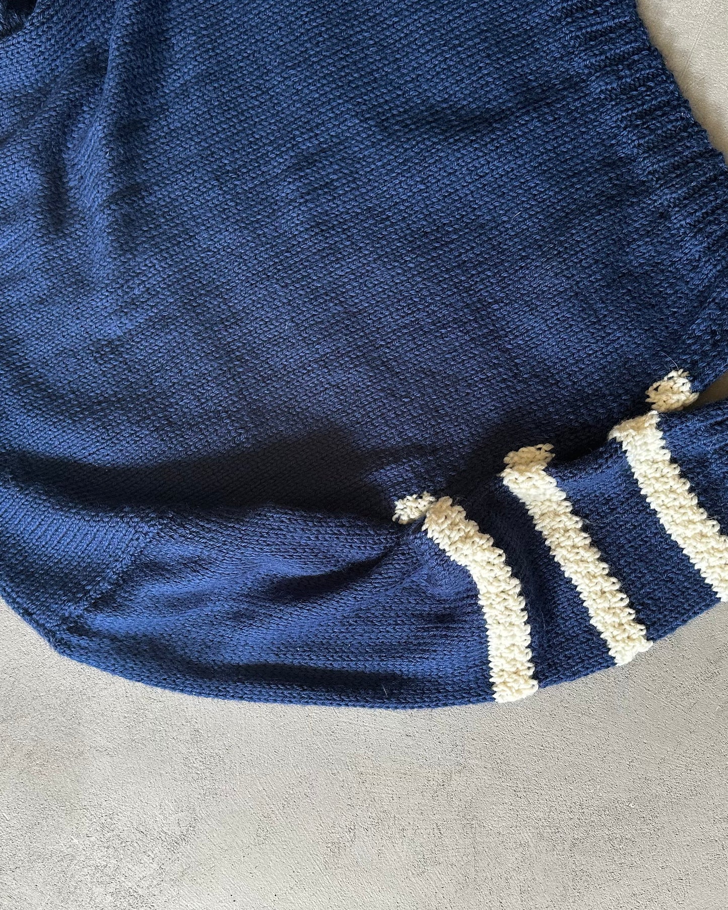 1980s - Navy/Cream Handknit Striped Sweater - M