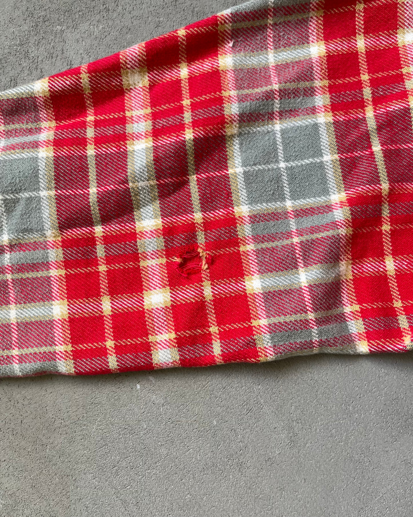 1970s - Distressed Red/Gre ELY Plaid Flannel - L