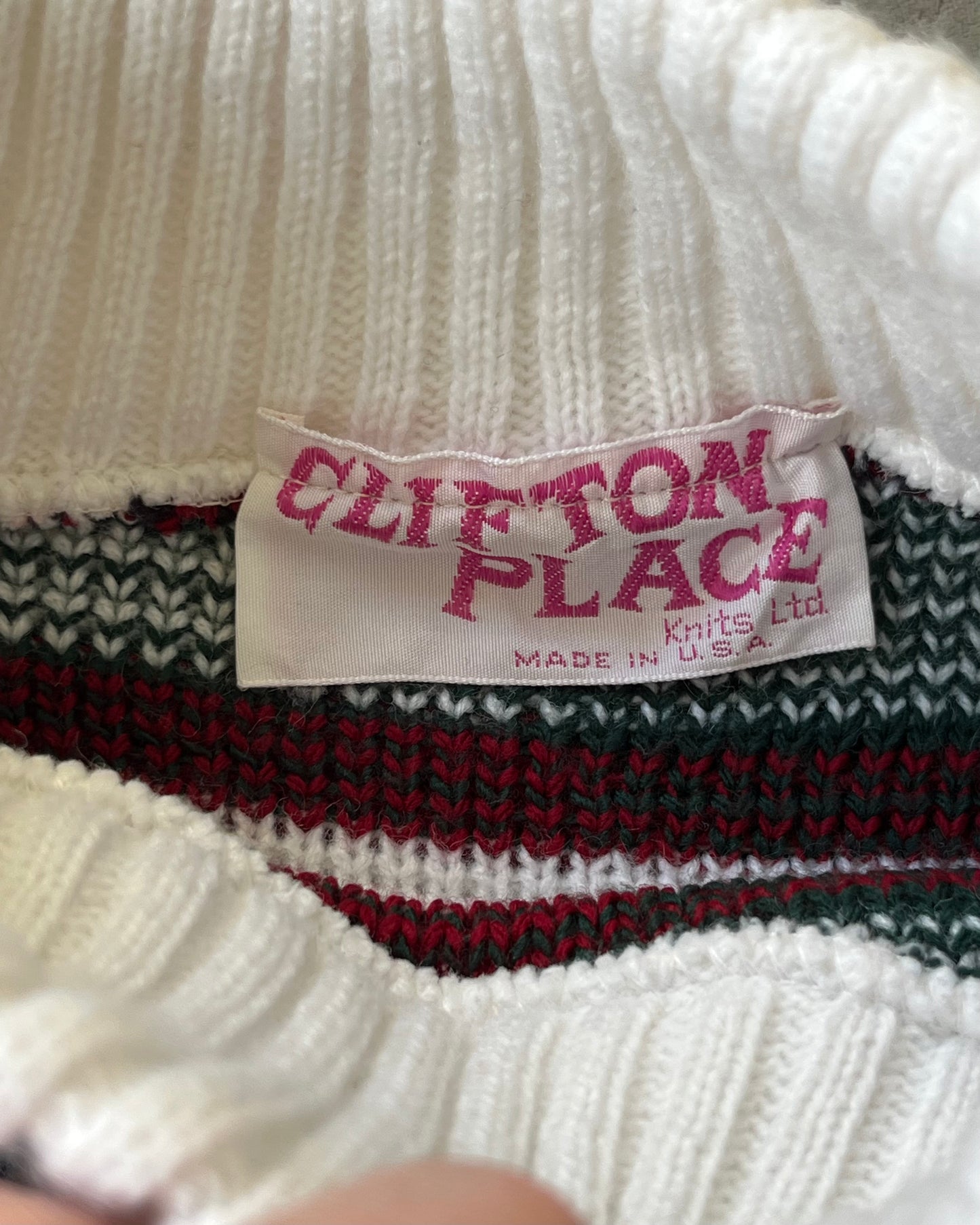 1990s - Red/Green Aztec Women's Sweater - (W)XL