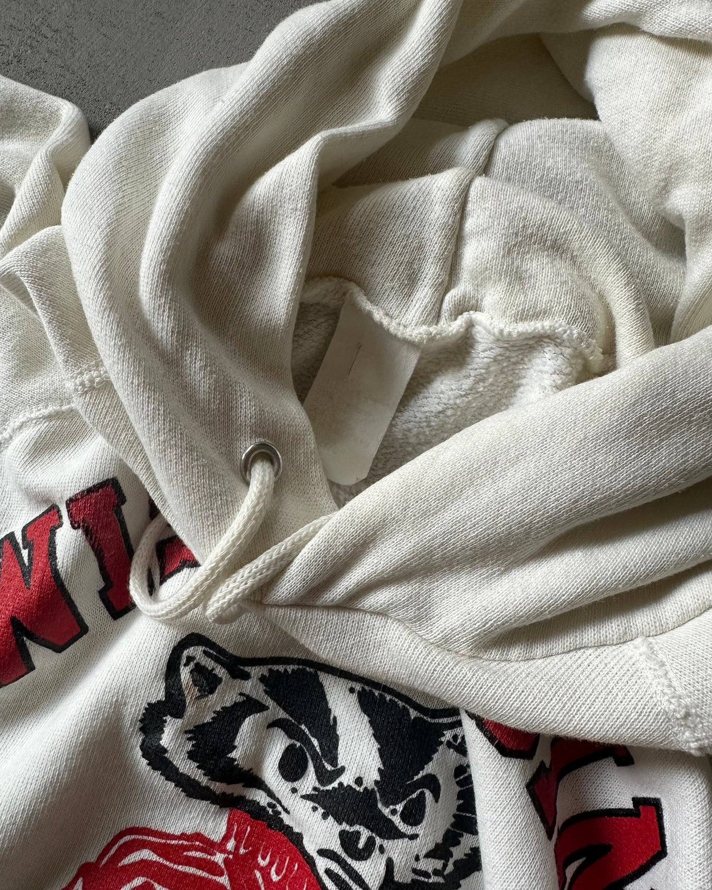 1980s - Distressed White Wisconsin Badgers Hoodie - S