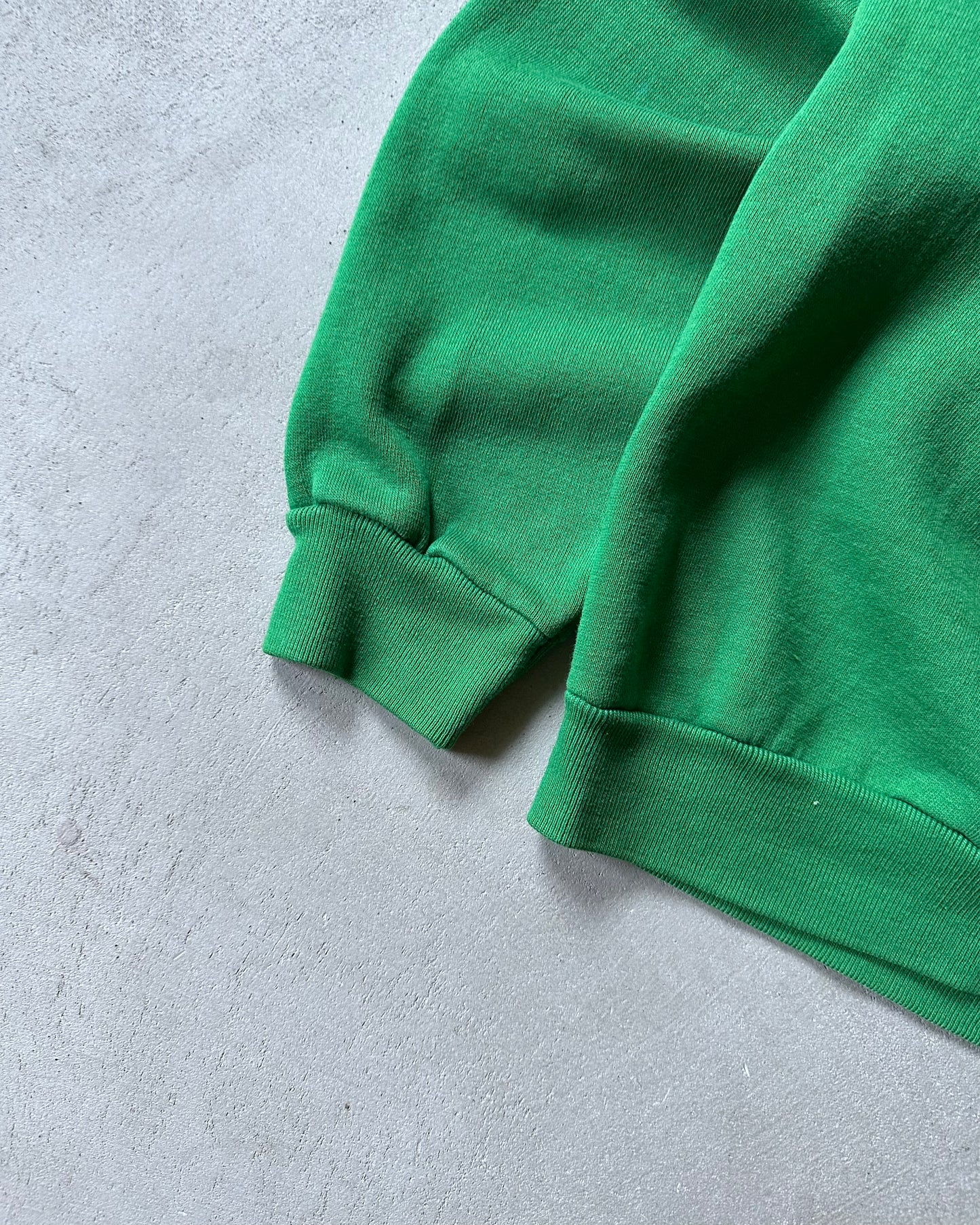 1970s - Distressed Kelly Green Russell Crewneck - M