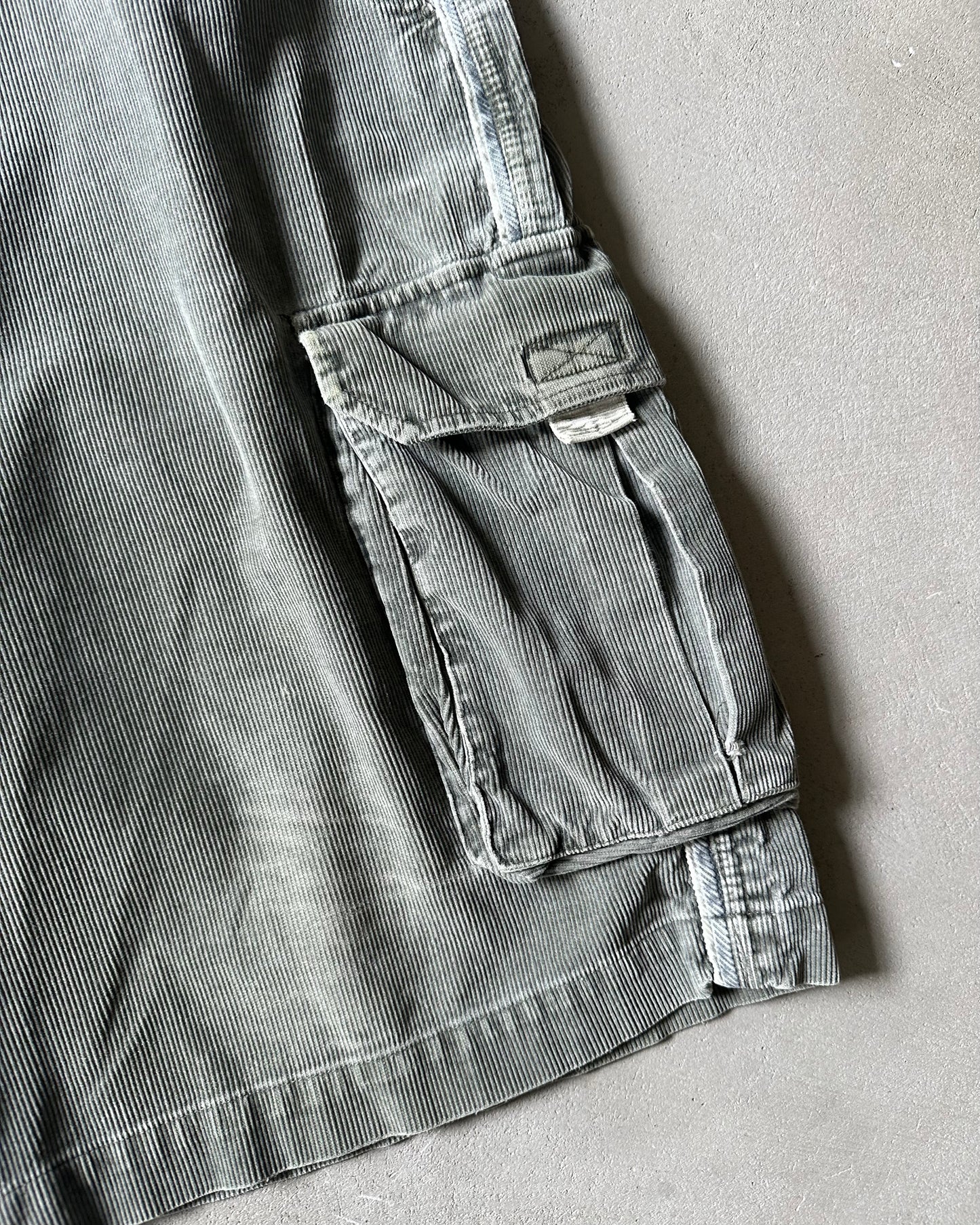 1990s - Green GAP Corduroy Cargo Shorts - 36