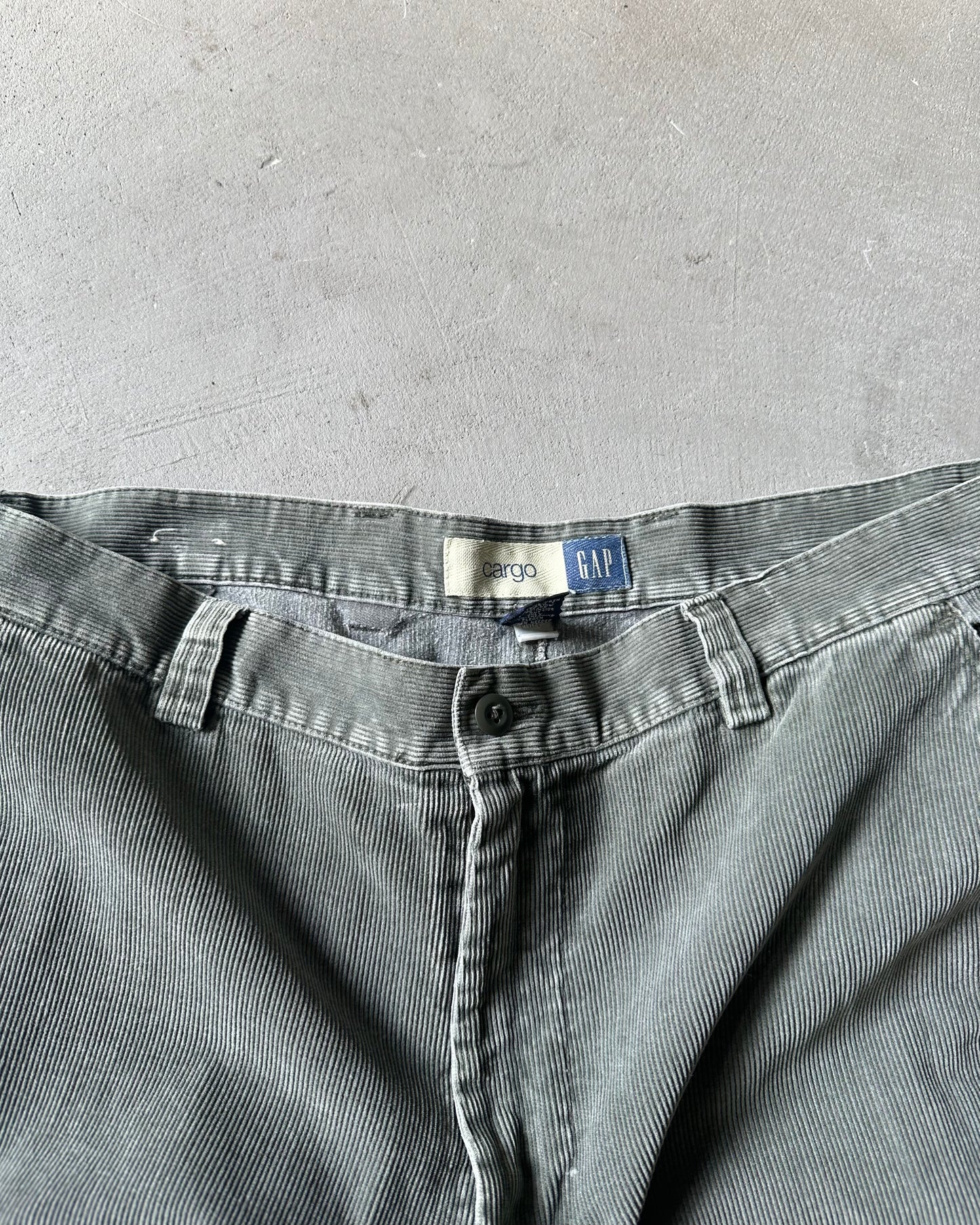 1990s - Green GAP Corduroy Cargo Shorts - 36