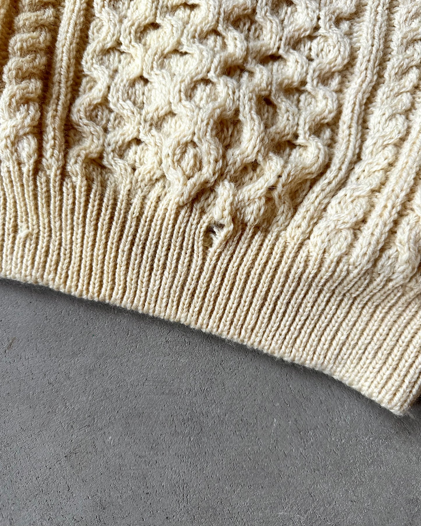 1980s - Distressed Cream Murray Brothers Wool Fisherman Sweater - M