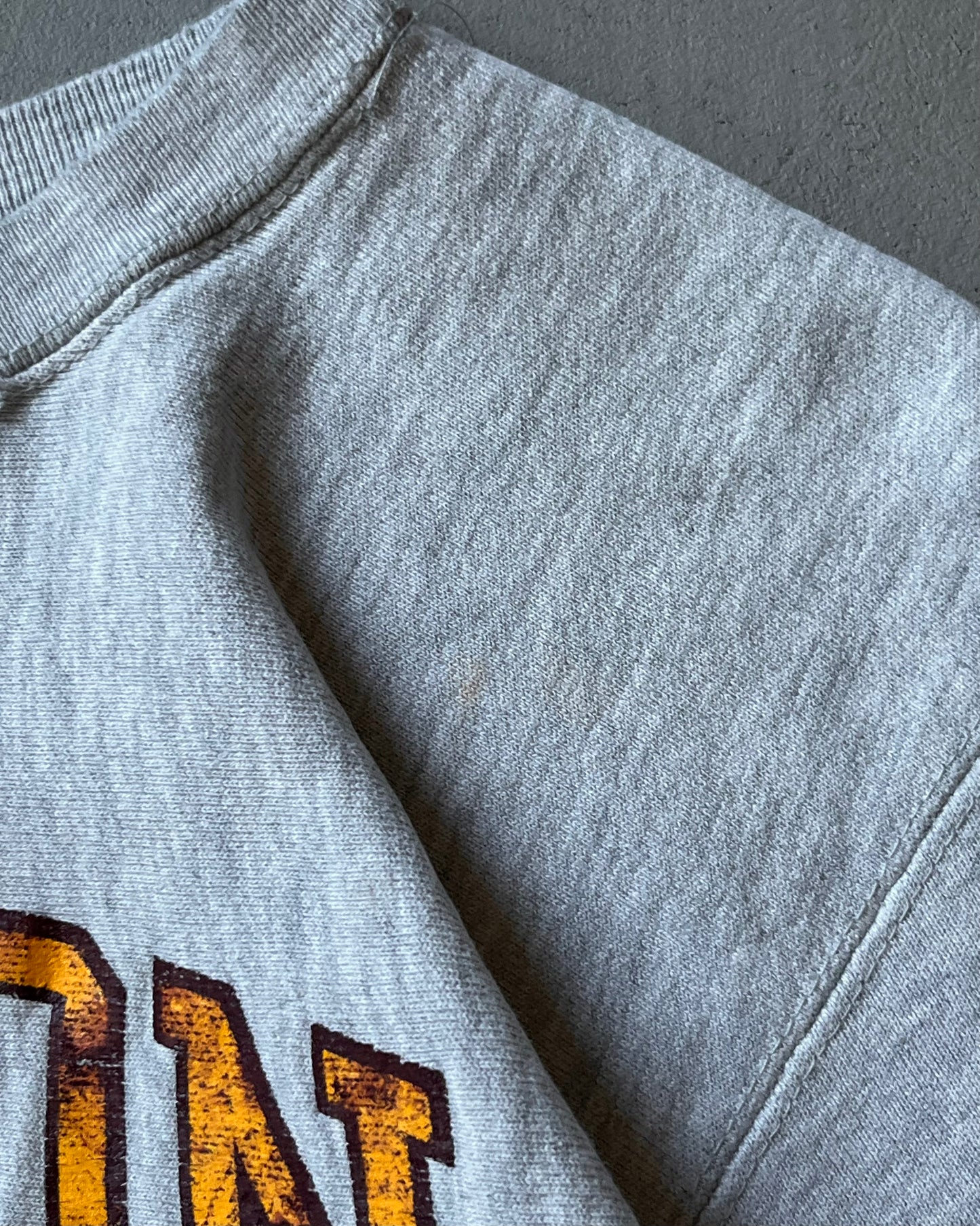 Années 80 - Sweat-shirt ras du cou d'entraînement Champion Boston gris vieilli - M