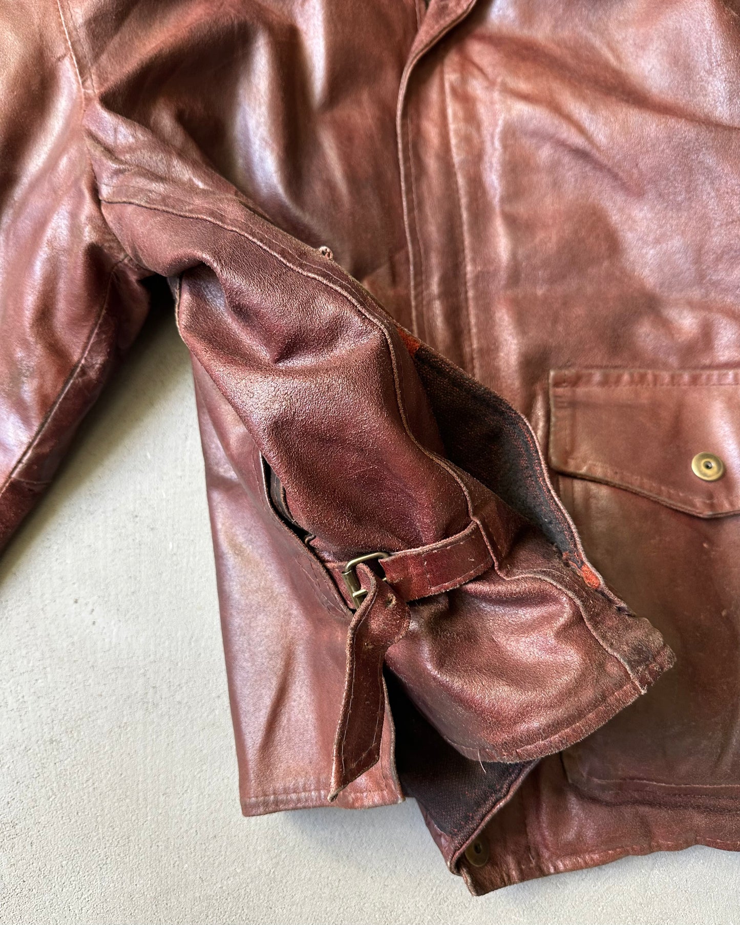 Années 80 - Blouson en cuir bordeaux vieilli - T.M.