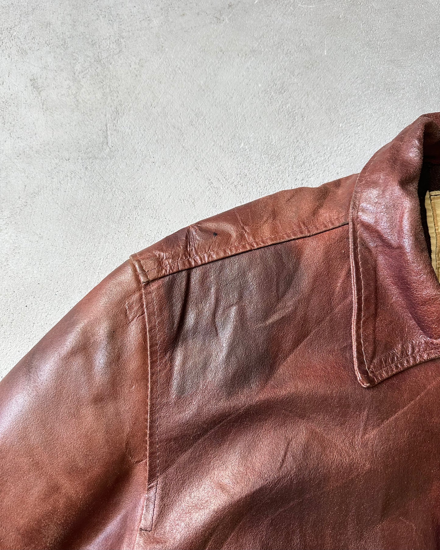 Années 80 - Blouson en cuir bordeaux vieilli - T.M.