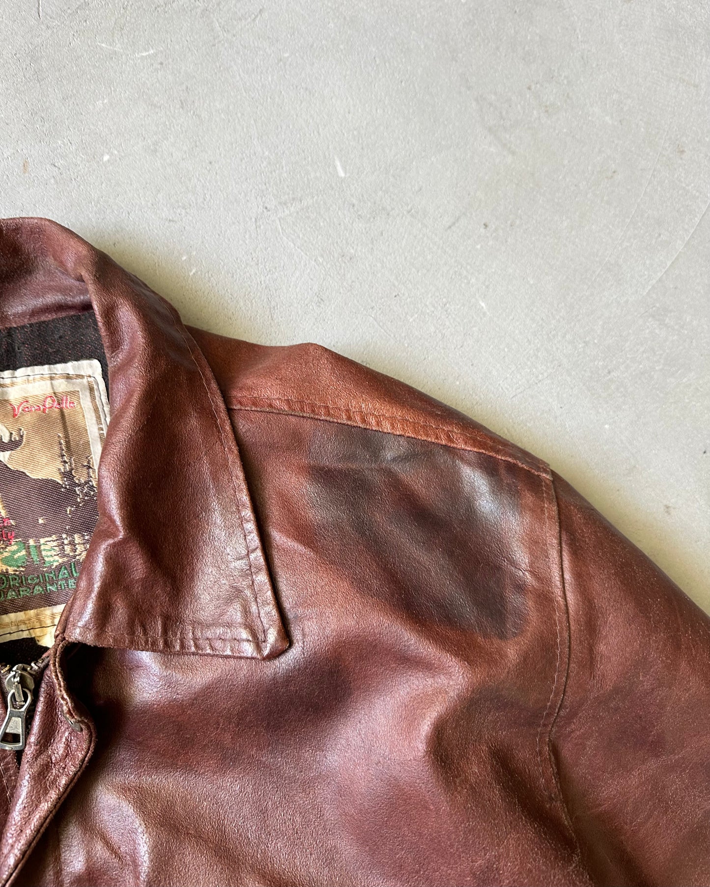 Années 80 - Blouson en cuir bordeaux vieilli - T.M.