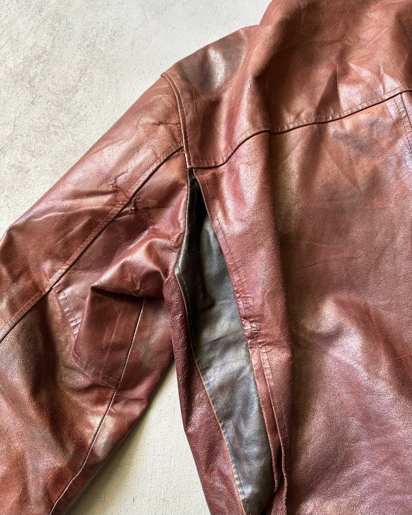 Années 80 - Blouson en cuir bordeaux vieilli - T.M.