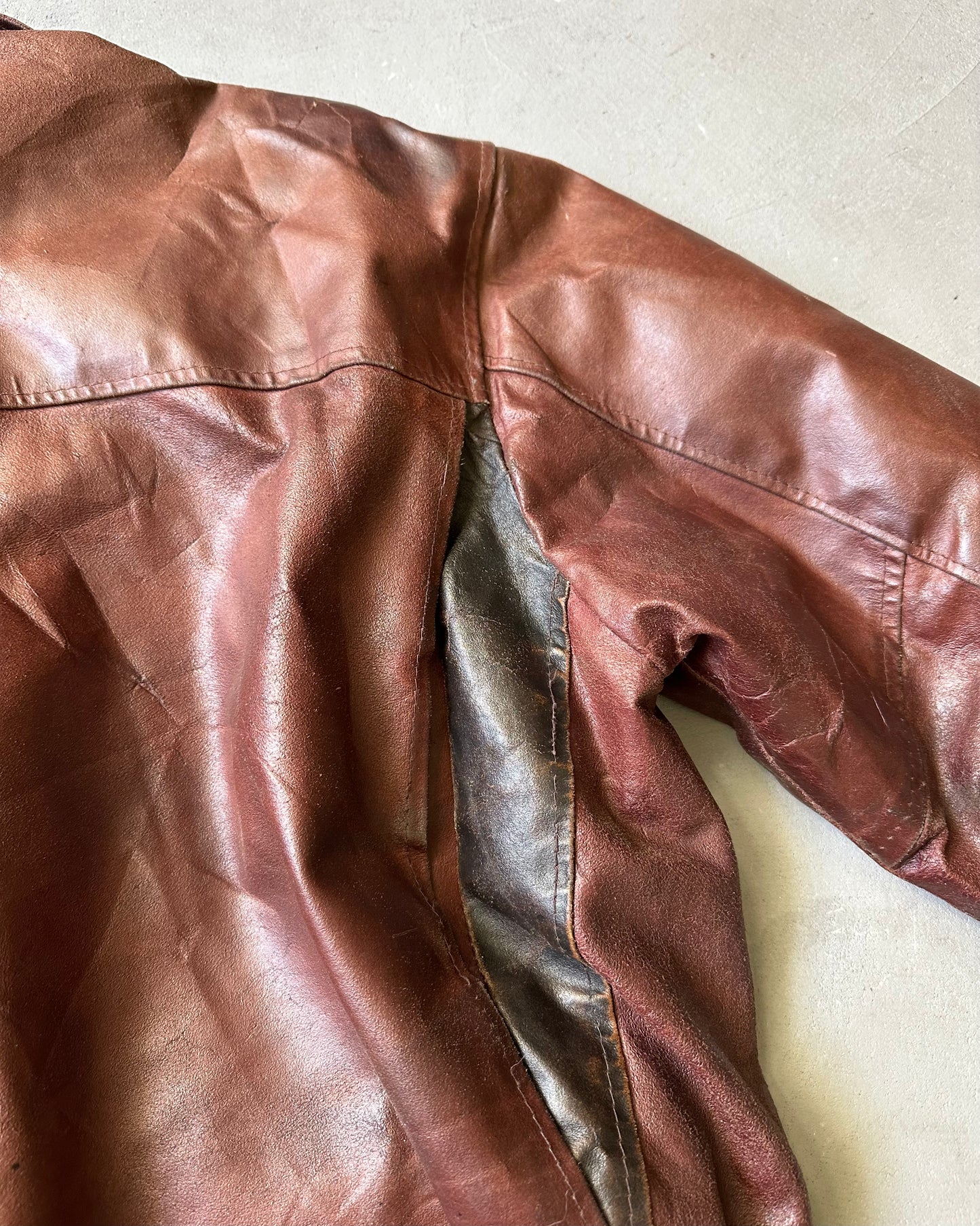 Années 80 - Blouson en cuir bordeaux vieilli - T.M.