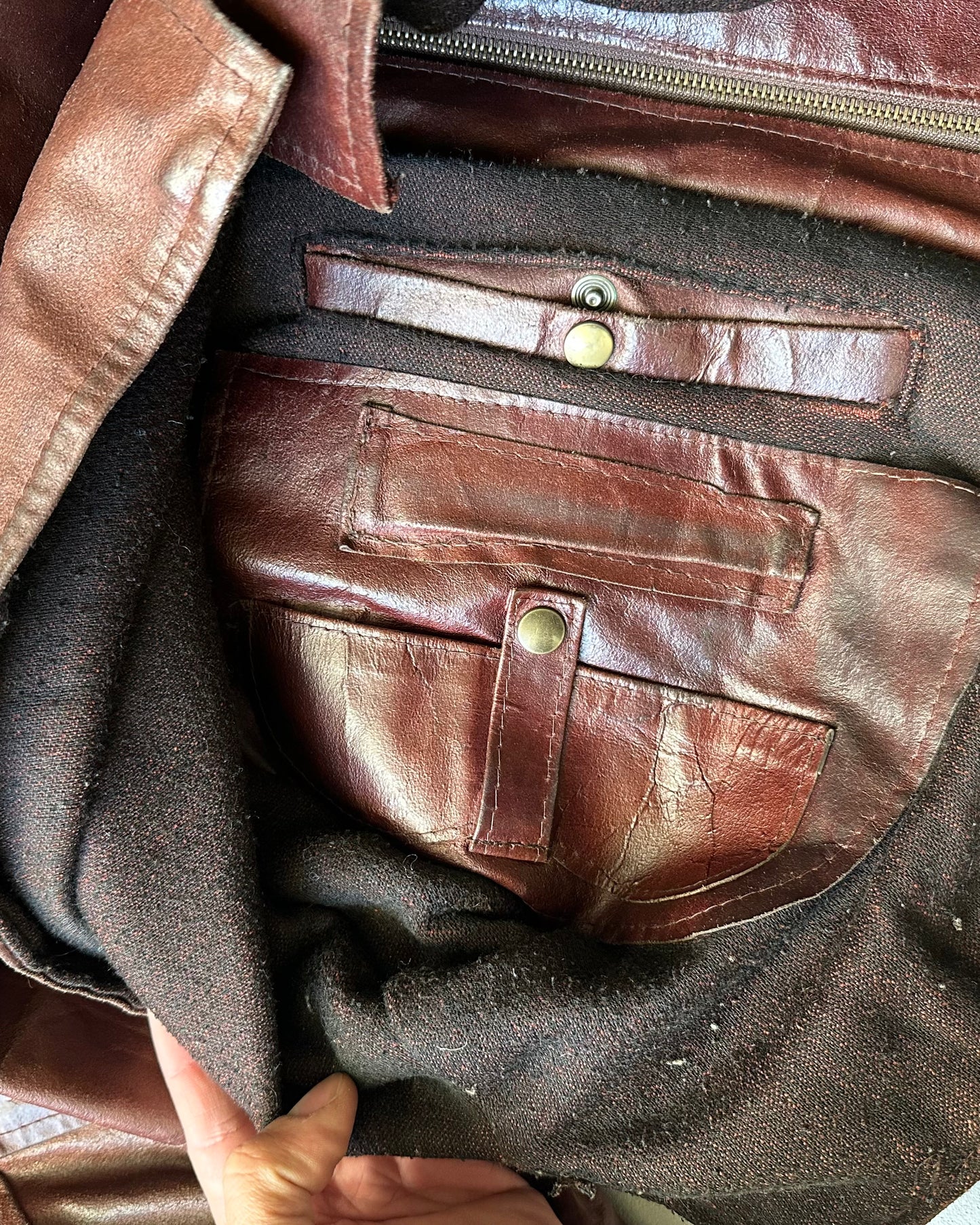 Années 80 - Blouson en cuir bordeaux vieilli - T.M.