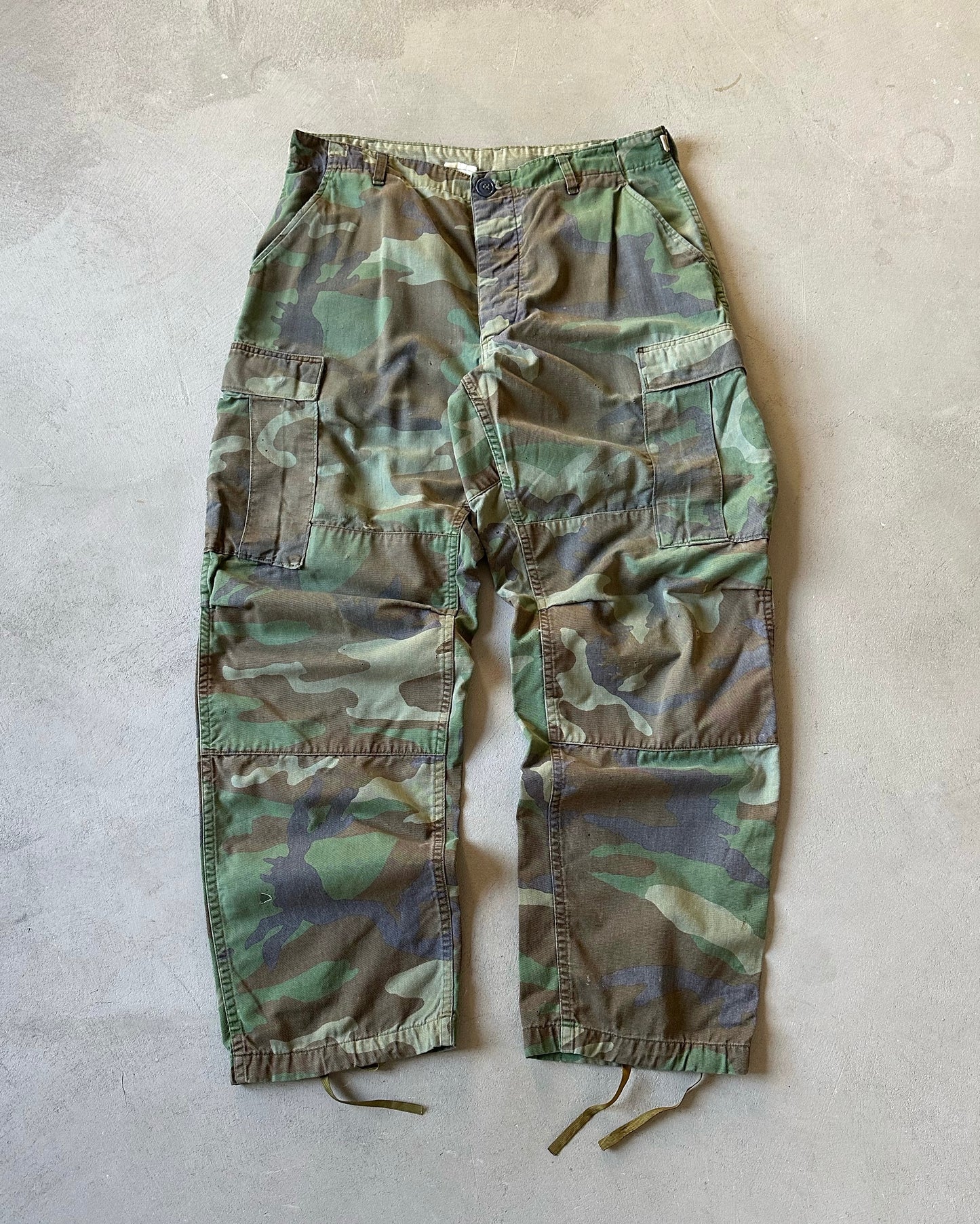 1980s - Distressed Camo Cargo Pants - 33x29