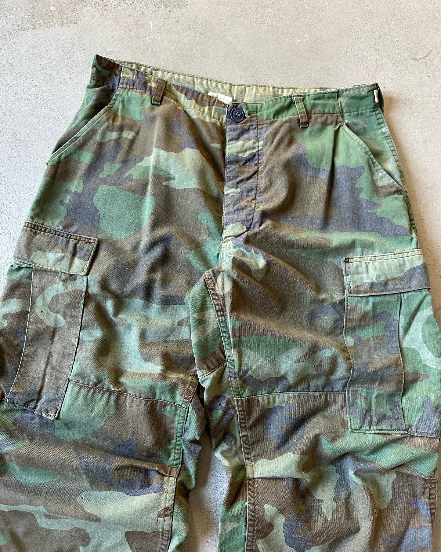 1980s - Distressed Camo Cargo Pants - 33x29