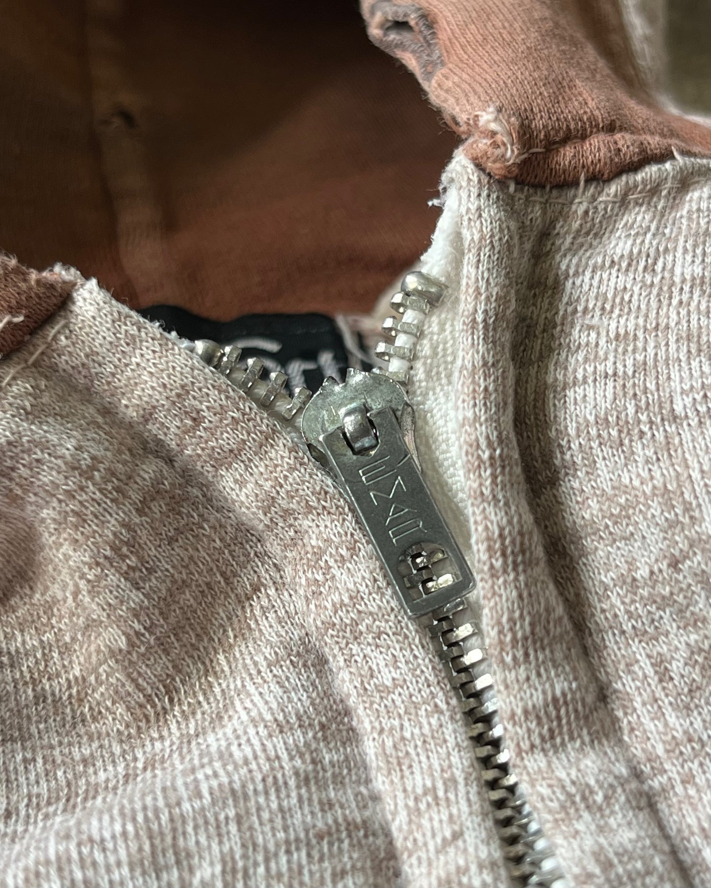 Années 70 - Sweat à capuche zippé marron chiné vieilli - TP