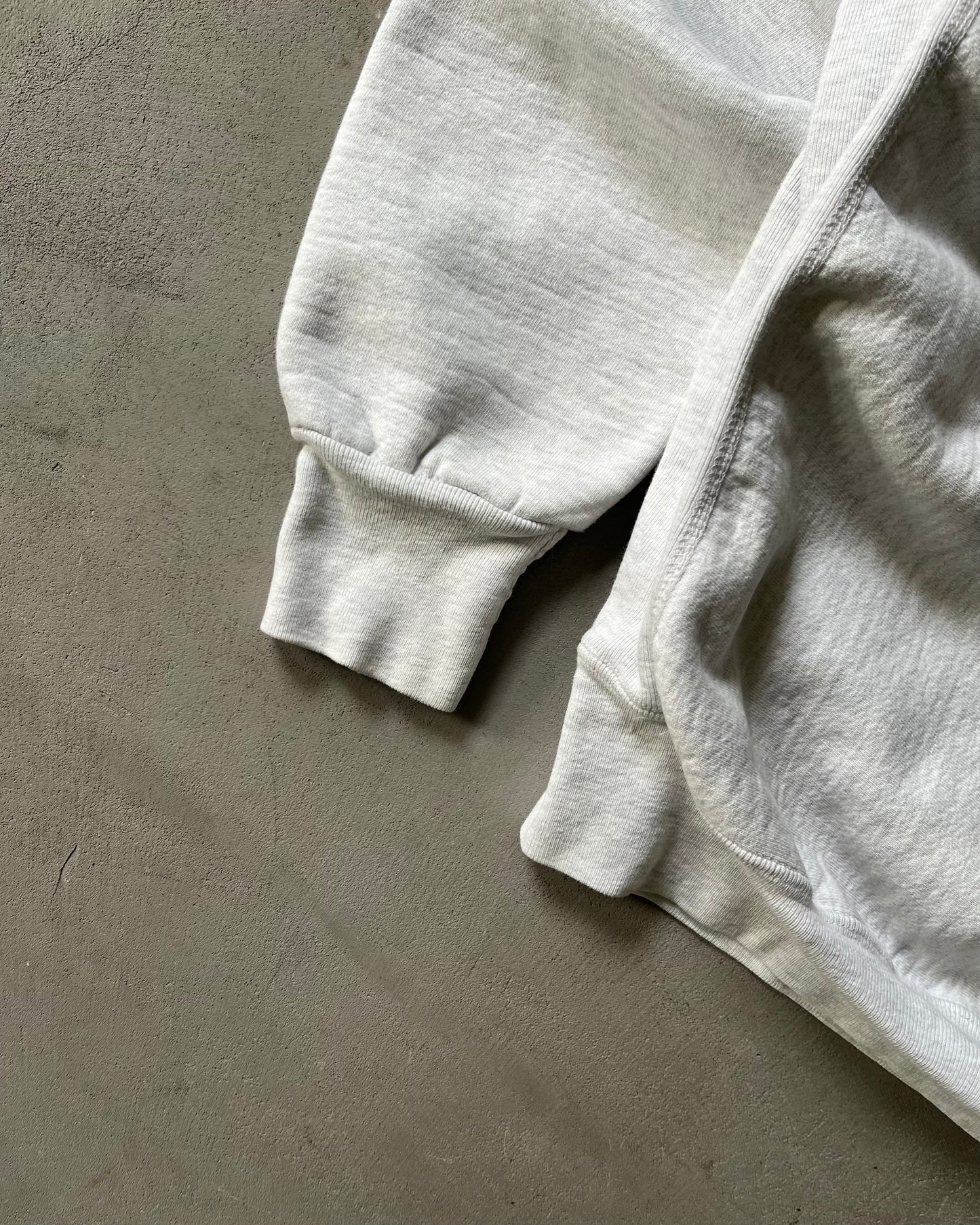 Années 90 - Sweat-shirt ras du cou U Mass gris cendré vieilli - XL