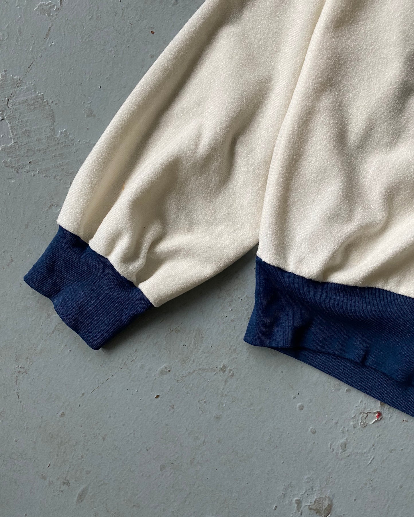Années 1980 - Sweat à capuche zippé polyester All-Star crème/marine - S